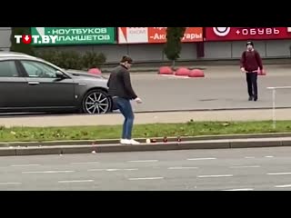 porn женщина сбивает ногами лампадки установленные в память о романе hd