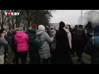 porn он без сознания девушки попытались отбить у силовиков парня когда его все же схватили он упал на землю hd