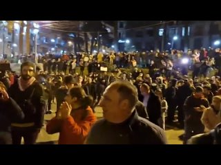 porn протестующие начали шатать ворота во двор парламента грузии внутри мобилизован спецназ hd