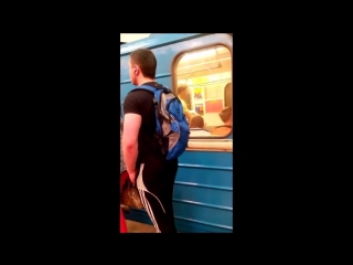 porn парень брутал в спортивном костюме в метро скрытая камера hd
