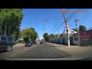 porn голая девушка прыгнула на капот водителю в симферополе hd