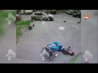 porn падение козырька на голову матери с ребенком в петербурге попало на видео 18 hd