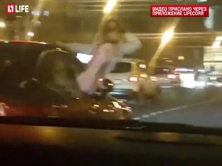 porn девушка рискуя жизнью прокатилась снаружи лексуса по центру москвы hd