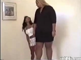 porn маленькая азиатка и огромная европейка hd