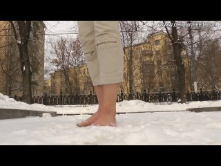 porn ксения гуляет босиком по снегу часть 33 hd
