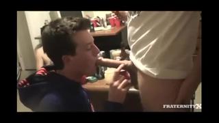 porn str8 drunk twink getting a blowjob in a fraternity party hd