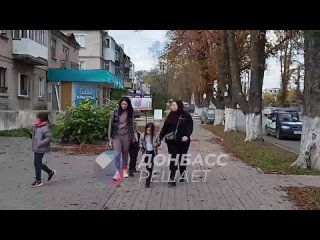 porn главную электромагистраль в волновахе восстанавливают специалисты из россии на центральных улицах города уже hd