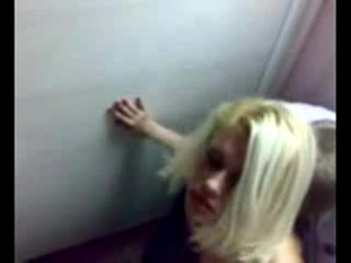 porn нарезка быстрого траха в туалете hd