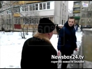 porn сотрудники коммунальных служб раскурочили легковой автомобиль пытаясь вытащить его из ямы hd