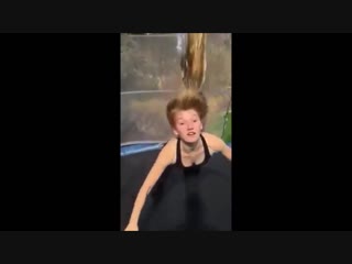 porn неожиданность во время прыжков на батуте hd