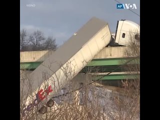 porn в штате индиана на скользком шоссе попал в аварию магистральный грузовик hd