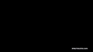 porn стройная брюнетка в черном кружевном белье пытается согреться быстро прыгая на члене секс у огня бурный анальный hd