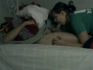 porn очень красиво сосёт спящему мужу минет hd