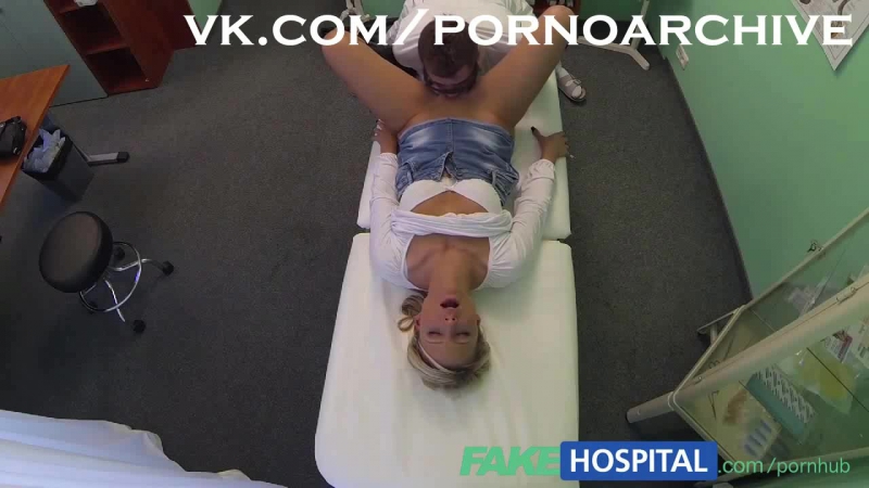 porn гинеколог сунул пациентке палец в писю и хуй в рот секснаработе hd