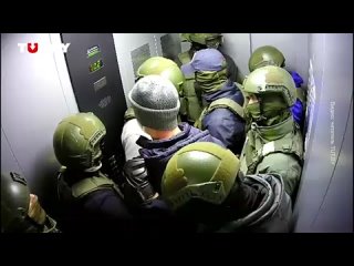 porn в сеть слили видео с камеры наблюдения из лифта в одном из домов площади перемен ролик был снят 15 ноября когда hd