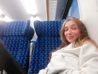 porn школьница начала мастурбировать в поезде фулл в комментах hd