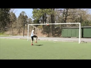 porn девушка классно финтует с мячом crossbar challenge indi cowie girl tricks fifa street 2013 woman football hd