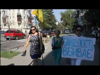 porn матеря украинских солдат начинают прозревать что в смерти их сыновей виноваты бандеровские власти но зомбированные hd