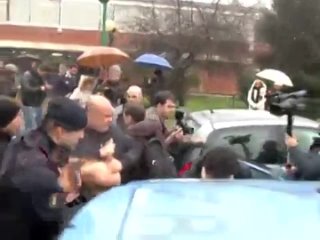 porn голые красотки набросились на берлускони во время голосования hd