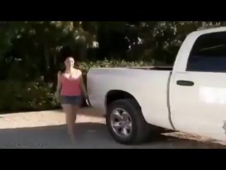 porn девушке жмет ремень безопасности большие сиськи hd