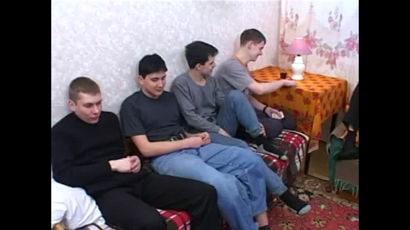 porn толпа молодых парней пустили по кругу маму своего друга hd