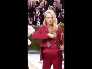 porn золотая грудь кары делевинь на met gala hd