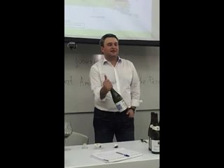 porn сандро хатиашвили открывает бутылку шампанского одной рукой hd