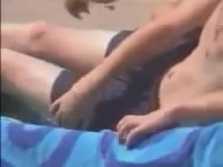 porn у парня встал член на пляже hd