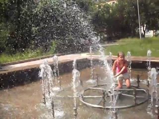 porn я и мои подружке плескались в фонтане а моя подружка машка худзик снимало всё происходящее hd