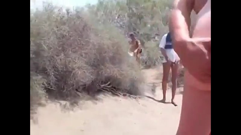 porn дрочат друг другуа другие на них дрочатэтот пляж полон эксгибиционистов hd