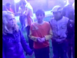 porn девушку жестоко унижают и заставляют вставать на колени hd