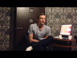 porn парень трогает сиськи и рассказывает анекдот hd