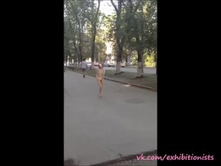 porn голая девушка шла по улице города разговор с ней веселая эксгибиционистка hd