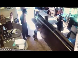 porn дама и говно girl and shit девушка срет в кафе и кидается говном жесть прият hd