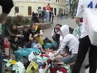 porn обычные украинские школьницы делают обычные коктейли молотова hd