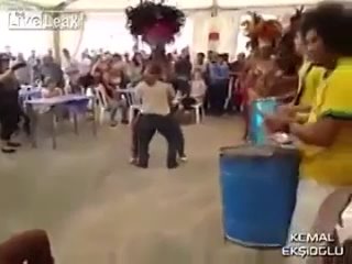 porn мужика очень жестко развели на карнавале hd