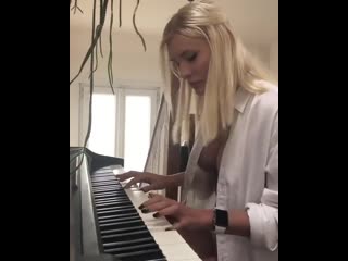 porn metallica nothing else matters piano cover by nude woman полуобнаженная девушка играет металлику на пианино hd
