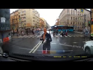 porn петербурженка показала грудь водителю в благодарность за вежливость hd