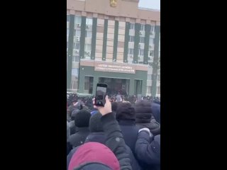 porn город актобе казахстан митингующие прорываются к акимату области администрация hd