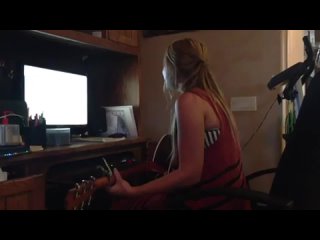 porn парень тайком заснял свою девушку которая стесняется петь на публике hd