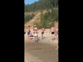 porn мигрант попросил снять трусы русскую женщину на пляже но подошел муж женщины и началась потасоа hd