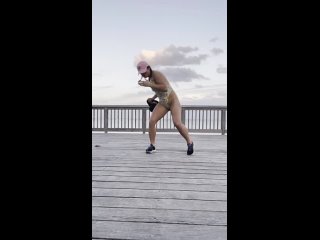 porn украинская девушка боец ufc марина мороз потренировалась в купальнике hd