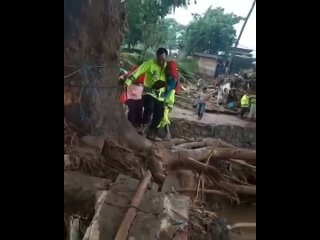 porn akun resmi polres trenggalek on instagram personel polres flores timur melakukan evakuasi korban banjir bandang di hd