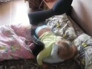 porn мальчик девочку целовать хочет а та ему не разрешает или только один поцелуй смотреть всем hd